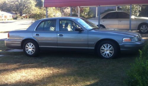 2004 ford crown victoria lx sedan