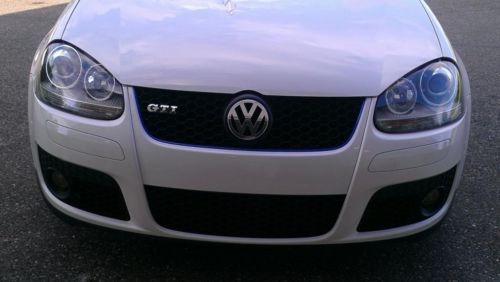 2008 volkswagen gti base hatchback 2-door 2.0l