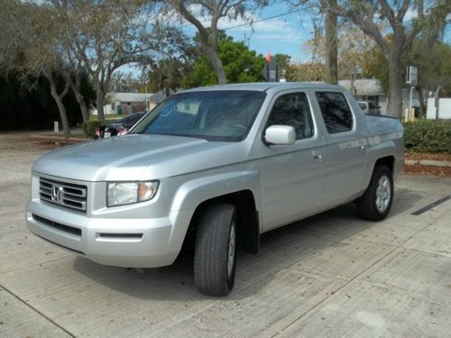 Beautiful 4x4 2006 honda ridgeline rts crew cab pickup 4-door 3.5l