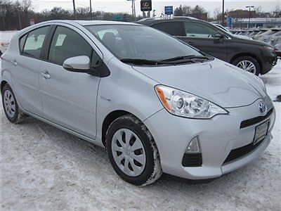 2012 toyota prius c with navigation, automatic. bluetooth, xm and more.