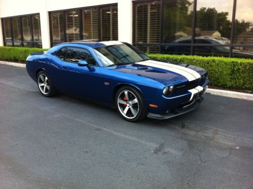 2011 dodge challenger srt8 coupe 2-door 6.4l