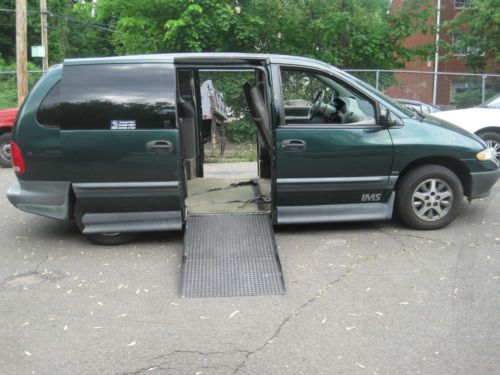 Wheelchair van lowered floors removable front seats dodge grand caravan low mile