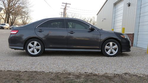 2010 toyota camry se sedan 4-door 2.5l