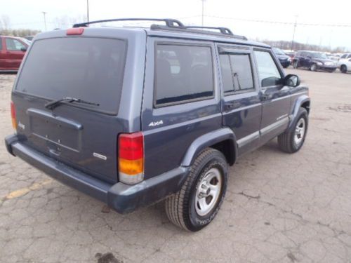 2001 jeep cherokee classic sport utility 4-door 4.0l very very clean!