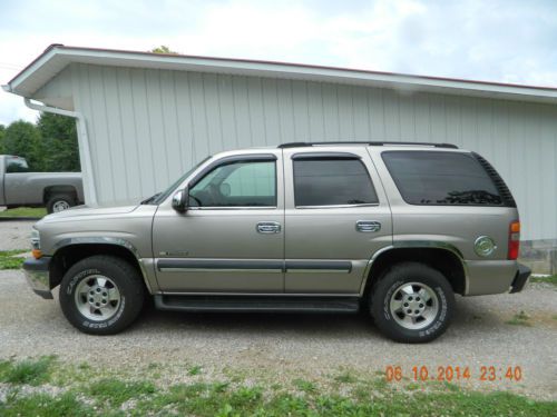 2003 chevy tahoe 4.8 liter/8 cylinder ,tow pkg,good tires