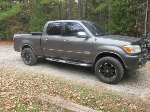 2005 toyota tundra crew cab 4 door v8 sr5 good condition custom wheels and tires