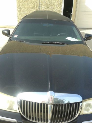 Black executive lincoln town car