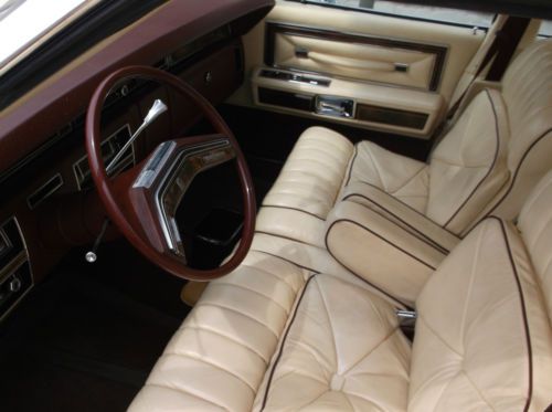 1977 Lincoln Towncar, Yellow, like new, 46k., image 3