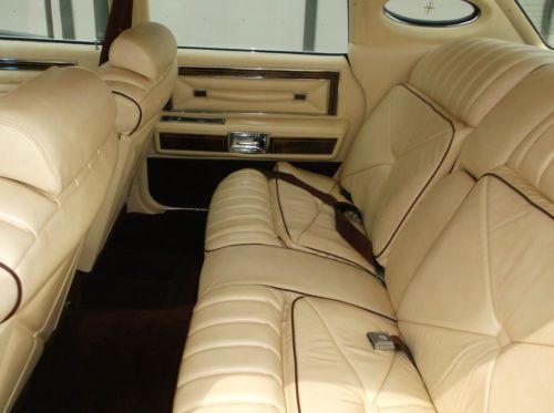 1977 Lincoln Towncar, Yellow, like new, 46k., image 4