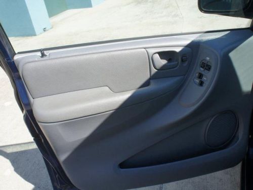 2006 chrysler town & country lx