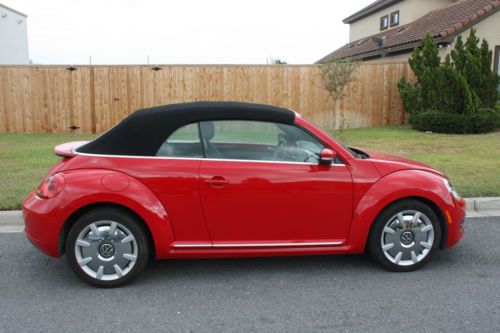 2013 volkswagen convertible red beetle