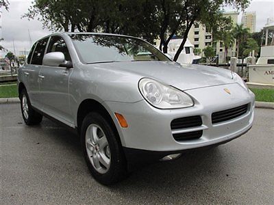 One owner clean carfax leather v8 power tiptronic awd like new