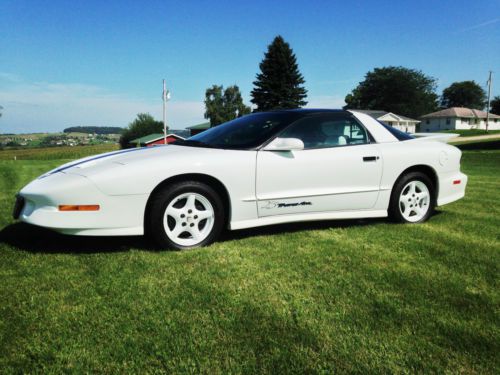 1994 25th anniversary white pontiac firebird trans am coupe t-tops 600 miles