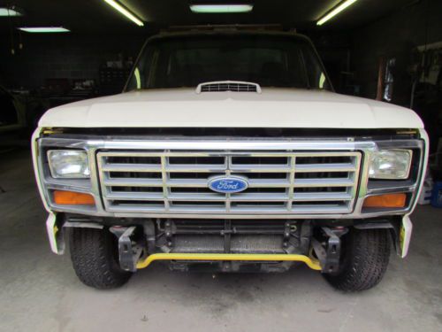 Classic, ford f-350 tow truck with wheel lift...diesel....maryland