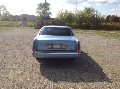1994 Cadillac DeVille Base Sedan 4-Door 4.9L, image 6