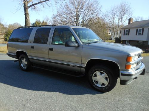 1999 chevrolet suburban 1500 4 wheel drive good cheap reliable transportation !