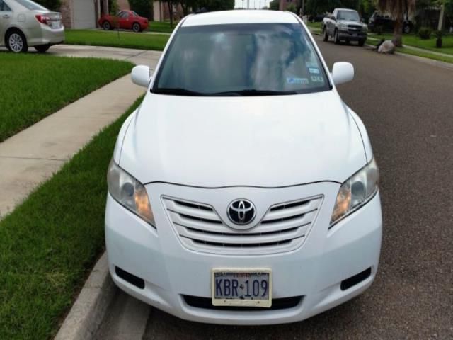 Toyota camry le sedan 4-door