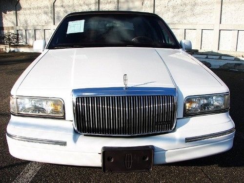 1997 lincoln town car limo wedding white/red 25k