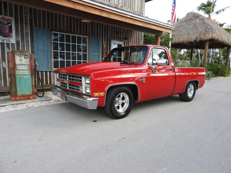 1985 chevrolet c-10 silverado shortbed fleetside $18,900 negotiable