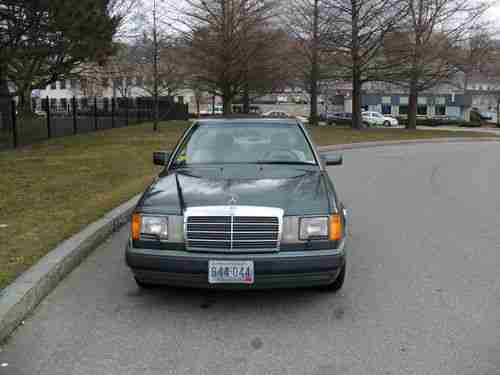 **RARE COLOR** 2 owner Mercedes 300CE, image 2