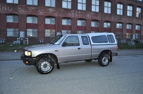 1996 mazda b3000 v6-5-speed manual-4x4-extended cab pickup -bed cap-clean-l@@k