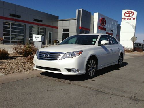 2012 toyota avalon blizzard pearl limited sedan 4-door 3.5l