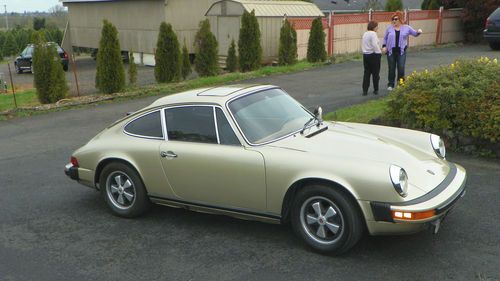 Fully loaded exceptional low miles 911s sunroof coupe champaigne on bamboo