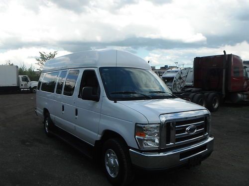 10 ford e-250 handicap van wheel chair lift 23332 miles clean runs perfect