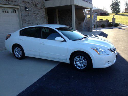 2011 nissan altima s: 4cyl. great gas mileage