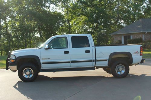 2001 duramax diesel crew cab, 4 wheel drive, professional 2 inch lift