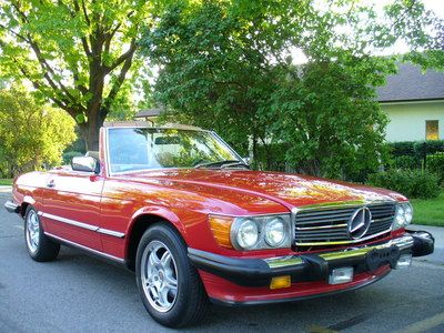 Beautiful 1988 mercedes benz 560 sl roadster red both tops nice !!