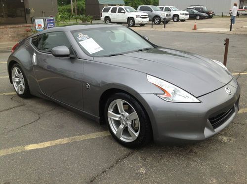 2011  nissan 350z-automtic-one owner-clean carfax- all new tires