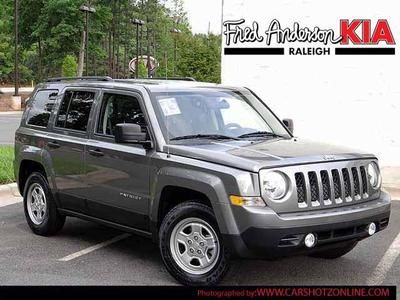 Sport manual suv 2.0l like new , low miles !!