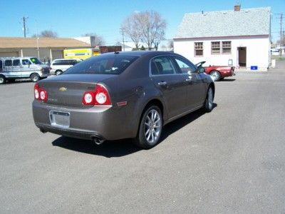 2011 Chevy Malibu low miles leather seats sunroof, image 2