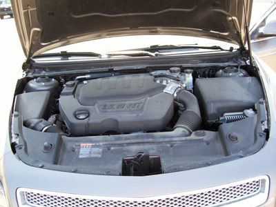 2011 Chevy Malibu low miles leather seats sunroof, image 3