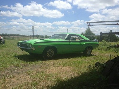 1972 dodge challenger base hardtop 2-door 7.2l