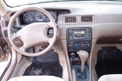 1999 toyota camry 4 door very clean - needs hood