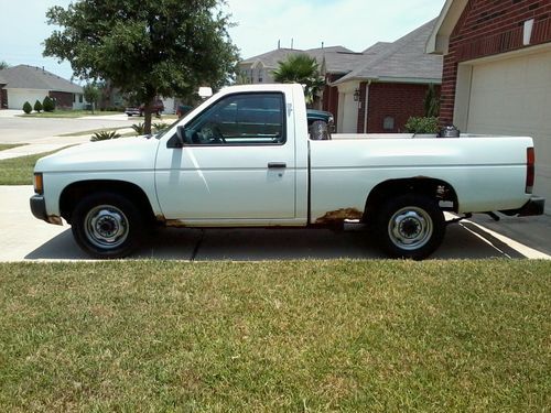 1994 nissan hardbody pickup 4cyl, 2whl drive, regular cab, 203k, 26mpg clean