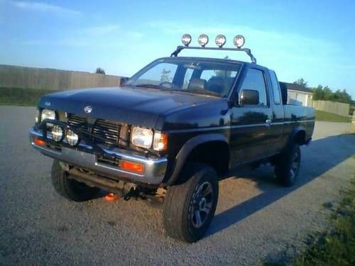 1997 nissan pickup xe extended cab pickup 2-door 2.4l 45k miles black