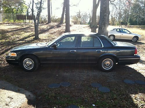 1998 ford crown vic green 4 door v8 excellent conditon