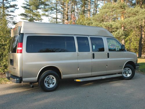 2005 chevy express high-top passenger, handicap wheelchair lift accessible  van