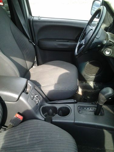 2003 jeep liberty freedom edt. 4x4 runs great minor damage, US $2,300.00, image 2