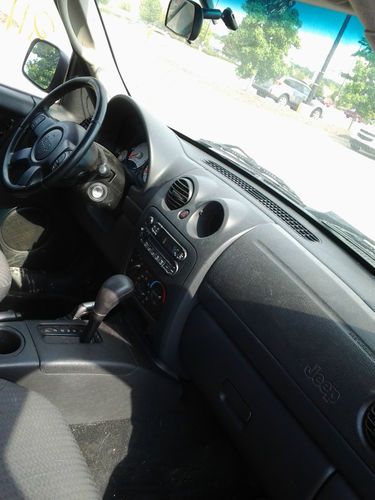 2003 jeep liberty freedom edt. 4x4 runs great minor damage, US $2,300.00, image 4