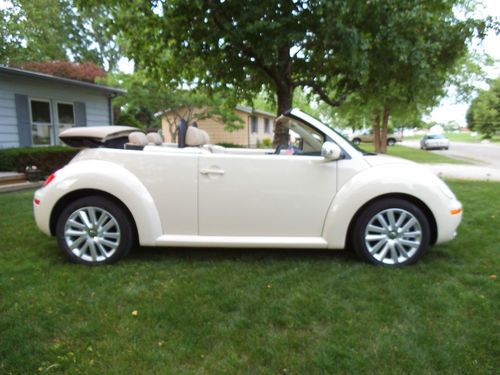 2008 new beetle  convertible se   very low miles, exceptional condition