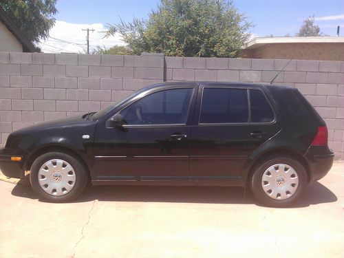 2000 volksagen golf 1.8 turbo 4-door hatchback. needs transmission work.