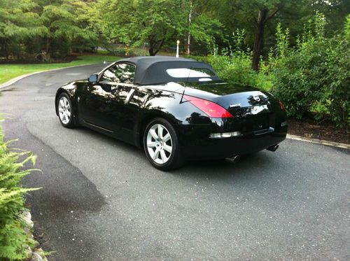 2004 nissan 350z enthusiast convertible 2-door 3.5l