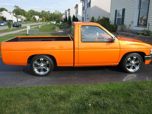 1993 Nissan Hardbody D20 Bagged Custom Paint Interior Show Truck Lays Frame, image 3