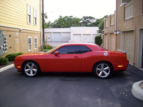 2008 dodge challenger srt8 coupe 2-door 6.1l