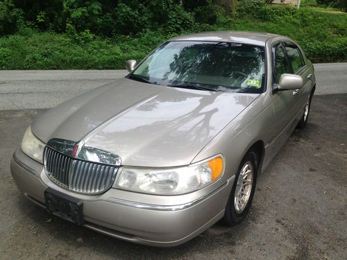 1999 Lincoln Town Car, Signature Series, image 2