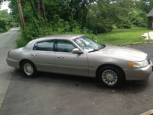 1999 Lincoln Town Car, Signature Series, image 3